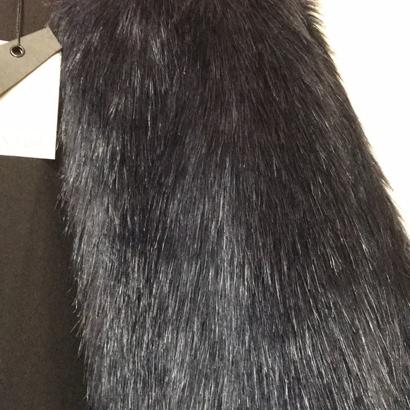 BNWT Decjuba Faux Fur Jacket Size Small With Hook Loops Black/Navy - Picture 2 of 5